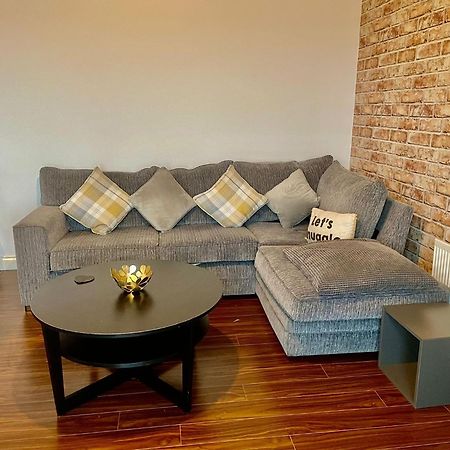 2 Bedroom City-Centre Apartment With Free Parking 벨파스트 외부 사진
