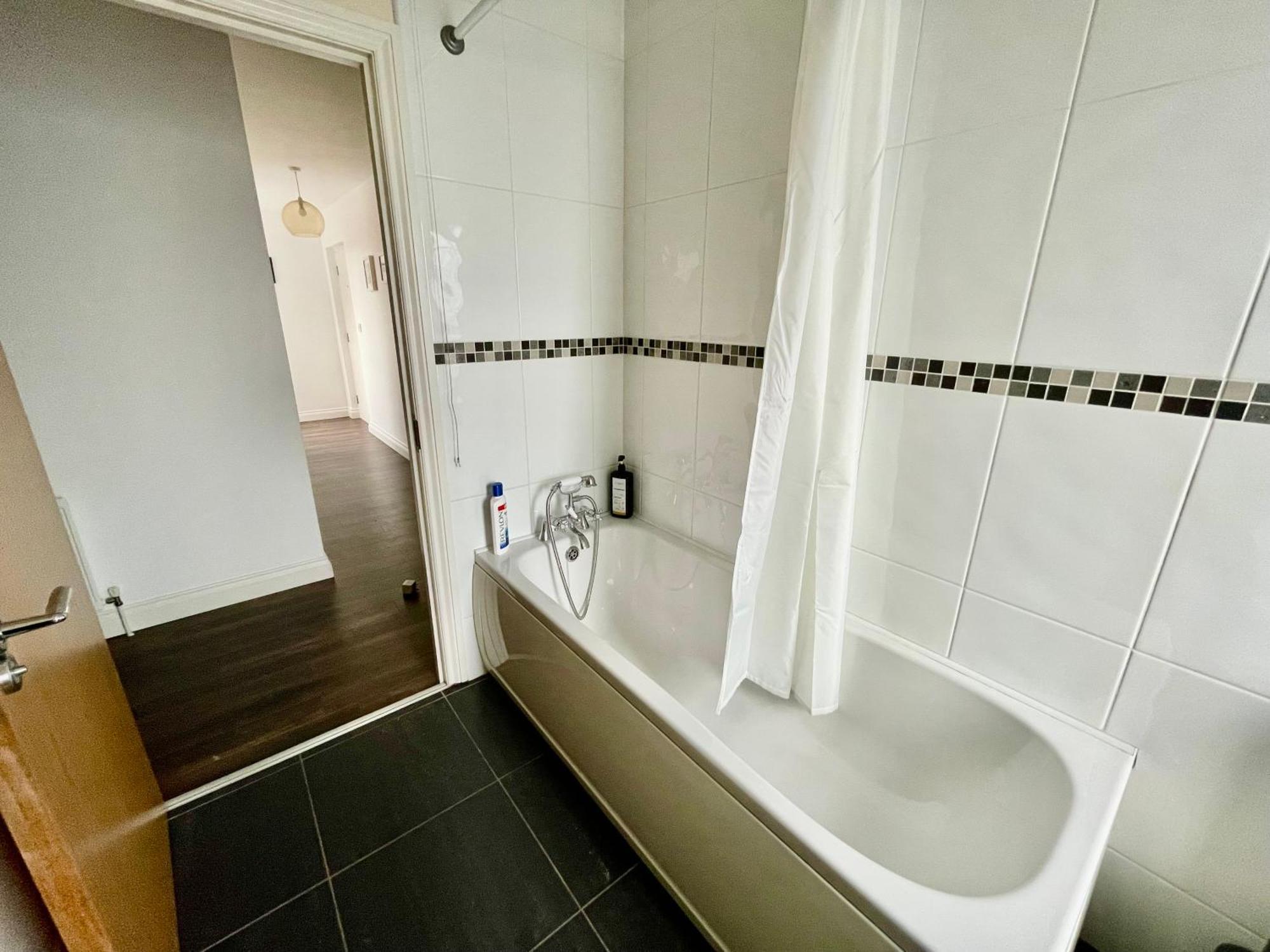2 Bedroom City-Centre Apartment With Free Parking 벨파스트 외부 사진