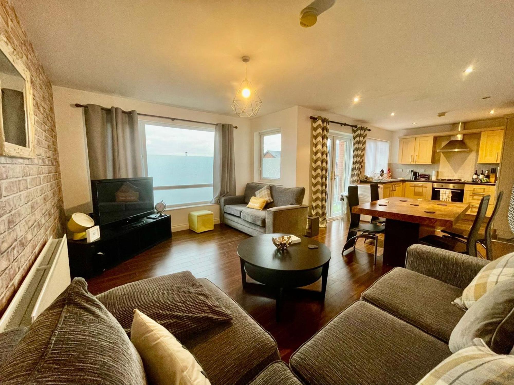 2 Bedroom City-Centre Apartment With Free Parking 벨파스트 외부 사진