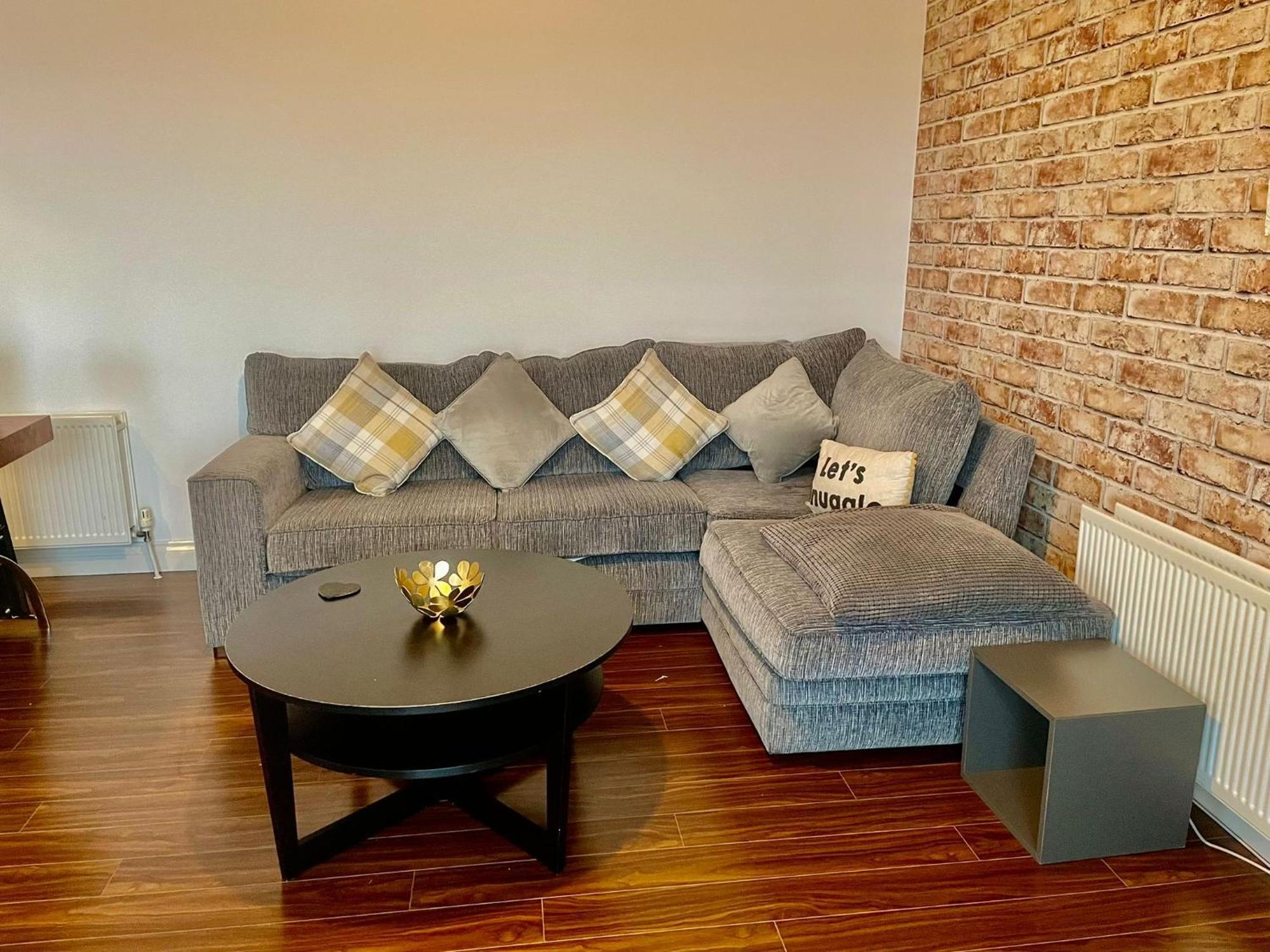 2 Bedroom City-Centre Apartment With Free Parking 벨파스트 외부 사진